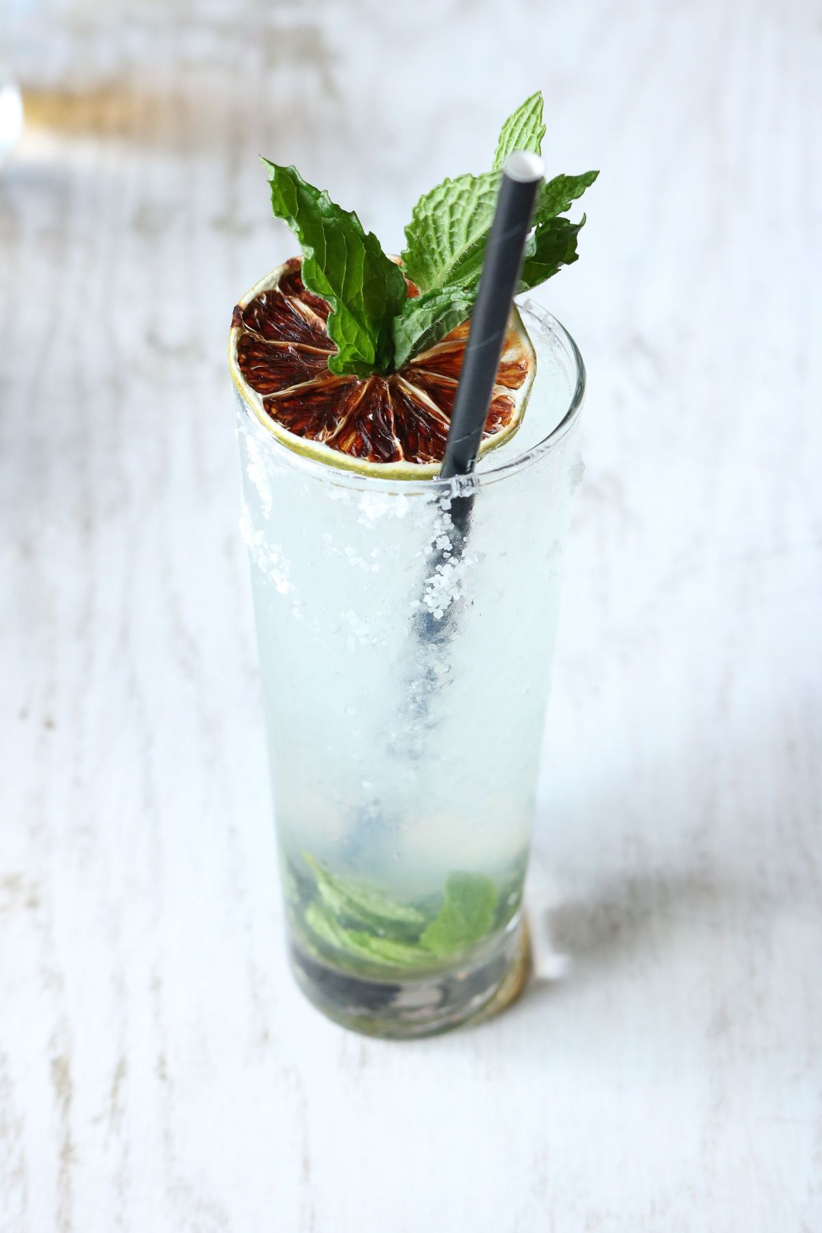 Apple-Peas Highball cocktail
